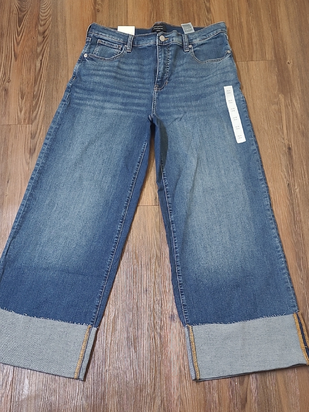 Banana Republic Wide-Leg Cuffed Jeans in Medium Blue 32/14
